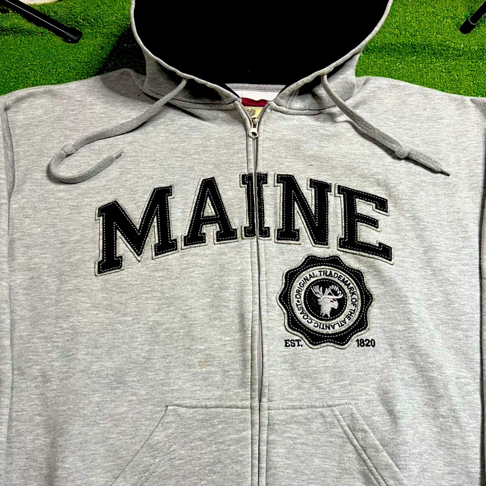 Grey vintage Maine zip up hoodie